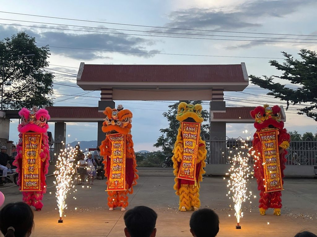 VUI TẾT THIẾU NHI TẠI TRUNG TÂM Y TẾ KHU VỰC ĐĂK MIL